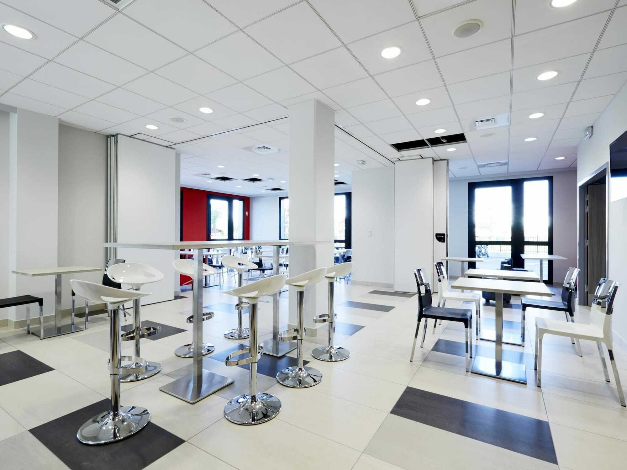 Premiere Classe Lyon - Saint Priest Eurexpo Exterior photo